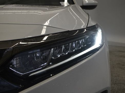 Used 2018 Honda Accord Sport image 6