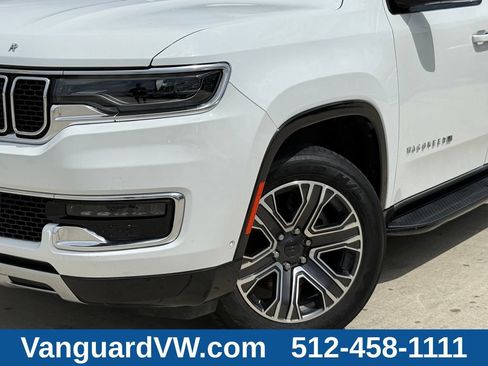 Used 2024 Jeep Wagoneer Series II w/ Flexible Seating Group RWD image 3