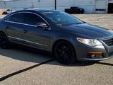 Used 2010 Volkswagen CC Luxury image 2