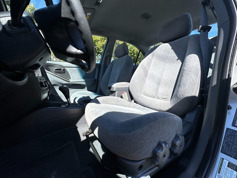 Used 2005 Hyundai Elantra GLS FWD image 12