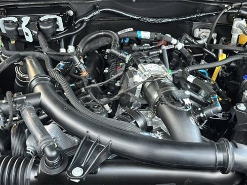 New 2025 Ford Bronco Badlands image 32