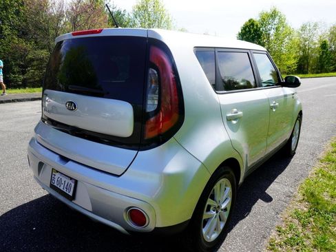 Used 2019 Kia Soul + FWD image 8