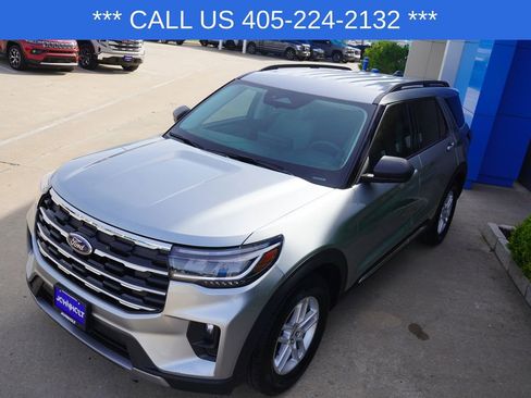Used 2025 Ford Explorer Active w/ Active Comfort Package RWD image 13