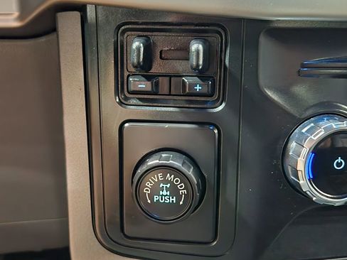 Used 2022 Ford F150 XLT w/ Equipment Group 302A High RWD image 40