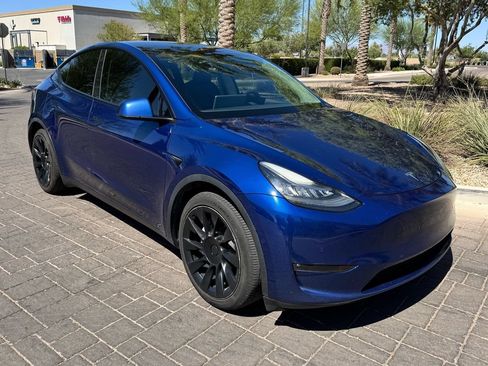 Used 2021 Tesla Model Y Long Range AWD/4WD image 1