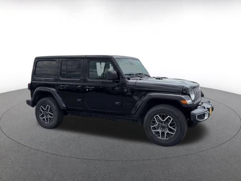 Used 2025 Jeep Wrangler Unlimited Sahara AWD/4WD image 2