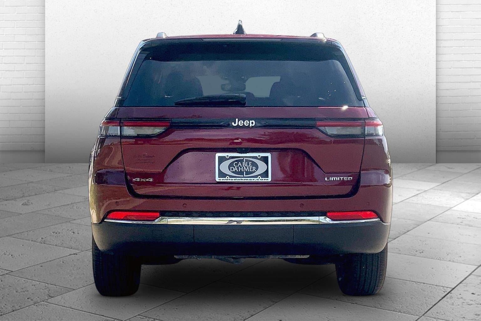 Used 2023 Jeep Grand Cherokee Limited AWD/4WD image 3