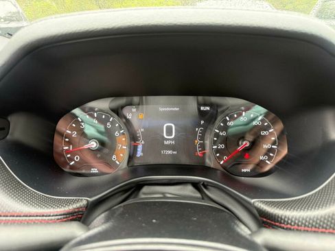 Used 2025 Jeep Compass Trailhawk image 4