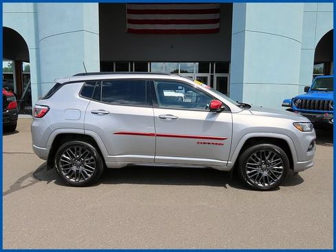 Used 2023 Jeep Compass Limited AWD/4WD image 2