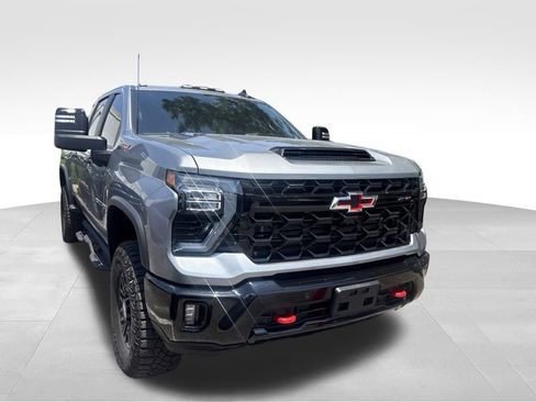 Used 2025 Chevrolet Silverado 2500 ZR2 w/ Technology Package AWD/4WD image 4