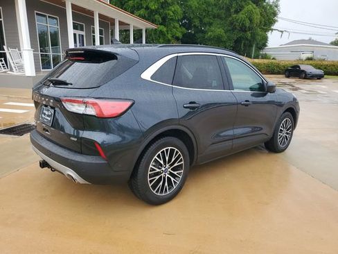 Used 2022 Ford Escape Titanium w/ Titanium Premium Package FWD image 10