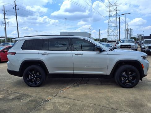Used 2025 Jeep Grand Cherokee L Limited w/ Trailer Tow Package RWD image 29