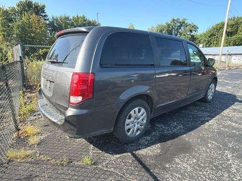 Used 2018 Dodge Grand Caravan SE w/ UConnect Hands-Free Group FWD image 5