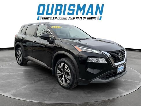 Used 2023 Nissan Rogue SV image 1
