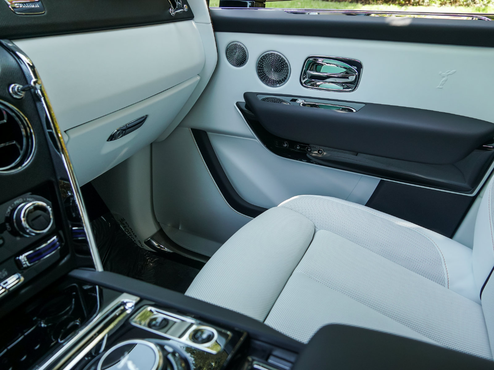 Certified 2024 Rolls-Royce Cullinan w/ Cullinan Package AWD/4WD image 19