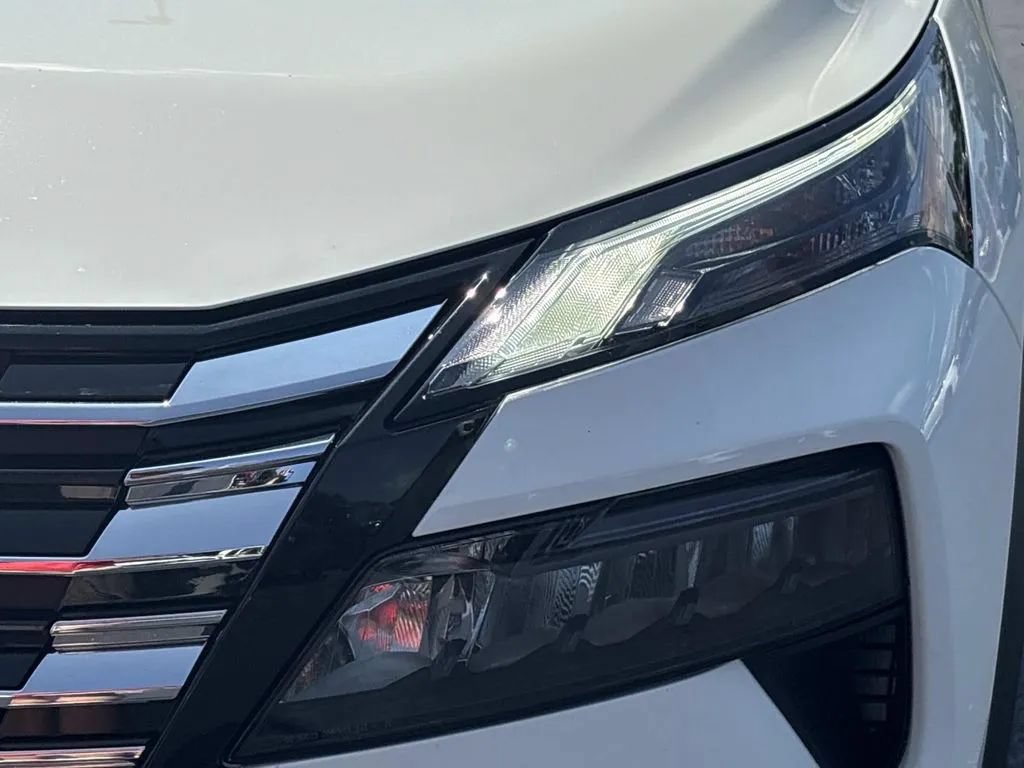 Used 2025 Nissan Rogue S FWD image 9