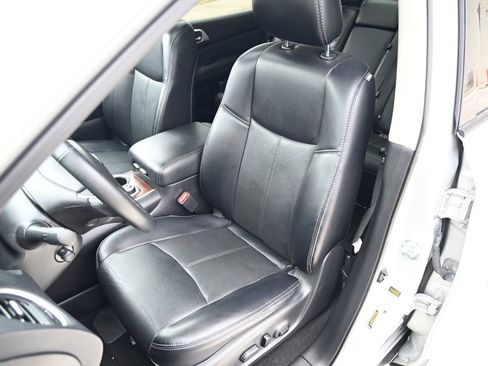 Used 2020 Nissan Pathfinder Platinum image 21