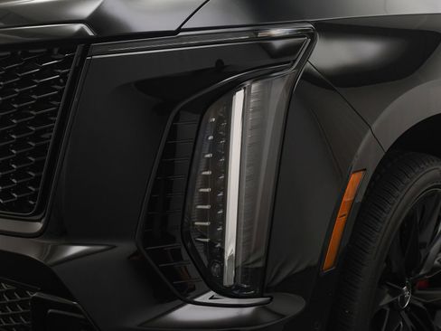 Used 2025 Cadillac Escalade V w/ LPO, ONYX Package image 33