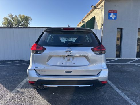 Used 2017 Nissan Rogue S image 4