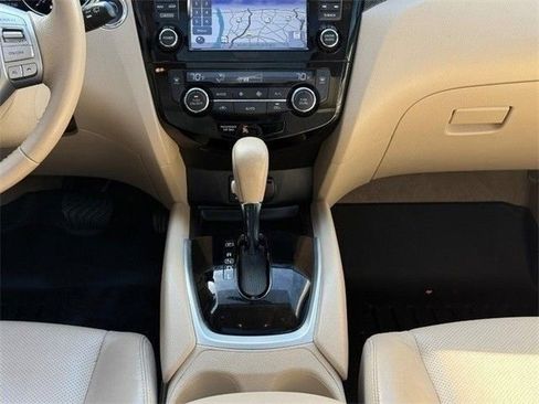 Used 2015 Nissan Rogue SL w/ SL Premium Package image 16