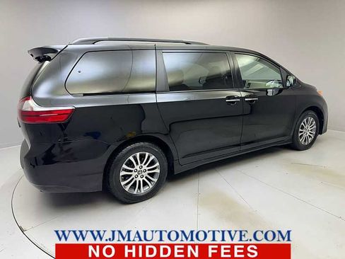 Used 2020 Toyota Sienna XLE image 5