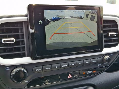 Certified 2025 Hyundai Venue Limited FWD image 24