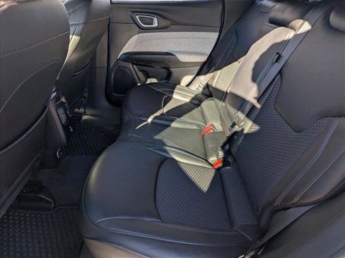 Used 2023 Jeep Compass Latitude w/ Convenience Group image 18