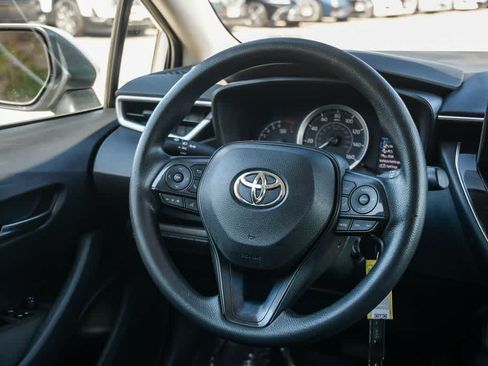 Used 2022 Toyota Corolla LE FWD image 12