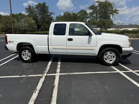 Used 2006 Chevrolet Silverado 1500 LT w/ Light Duty Power Package AWD/4WD image 6