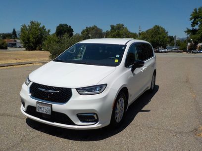 Used 2024 Chrysler Pacifica Touring-L