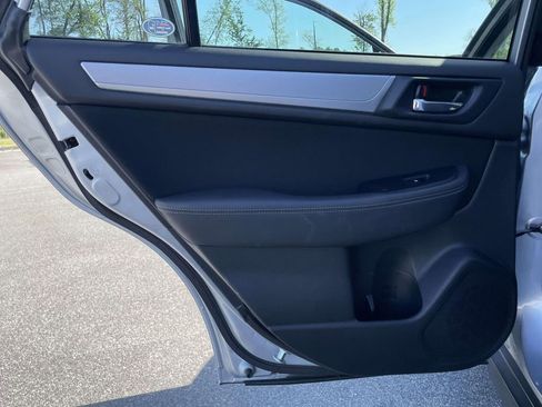 Used 2018 Subaru Outback 2.5i Premium image 2