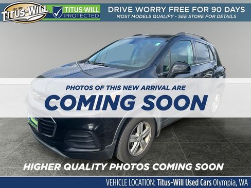 Used 2020 Chevrolet Trax LT w/ LT Convenience Package AWD/4WD image 2