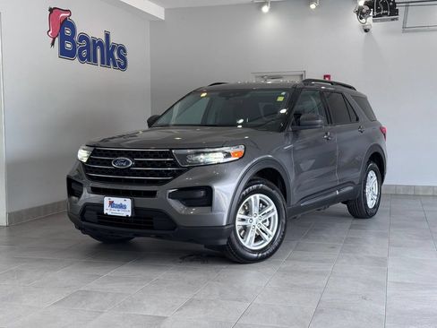 Used 2022 Ford Explorer XLT AWD/4WD image 2