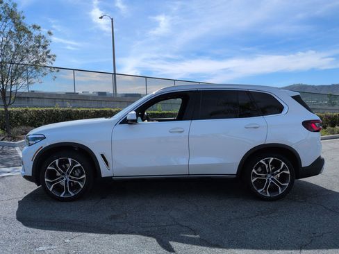 Used 2023 BMW X5 sDrive40i w/ Premium Package image 7