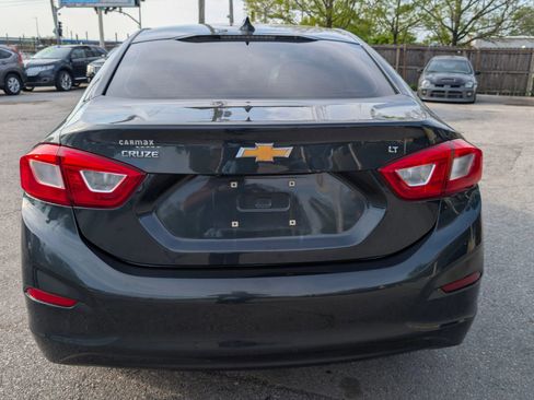 Used 2018 Chevrolet Cruze LT FWD image 4