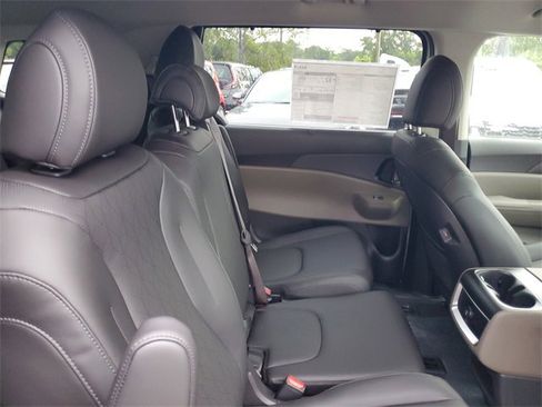 New 2026 Kia Carnival EX image 30