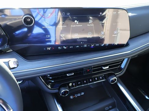 New 2025 Chevrolet Suburban Premier image 22