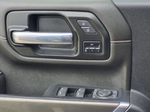 Used 2022 GMC Sierra 2500 AT4 w/ AT4 Premium Plus Package AWD/4WD image 11