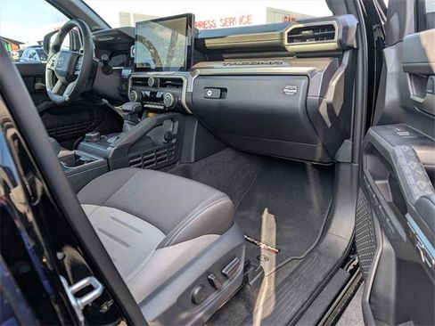 Used 2025 Toyota Tacoma TRD Sport image 21