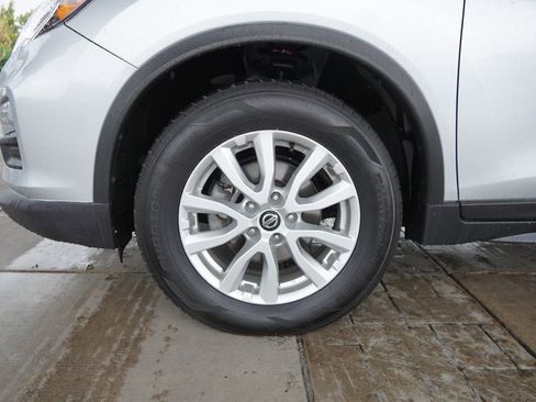 Used 2020 Nissan Rogue SV image 13