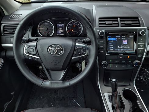 Used 2016 Toyota Camry SE image 13