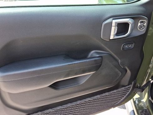 Used 2021 Jeep Gladiator Sport AWD/4WD image 12