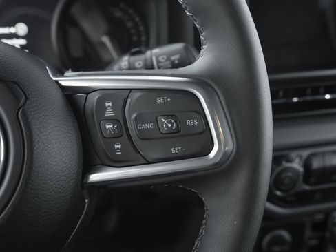 Used 2025 Jeep Wrangler Unlimited Sahara w/ Safety Group image 19