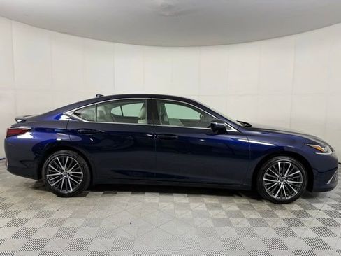 Used 2025 Lexus ES 300h w/ Premium Package image 9