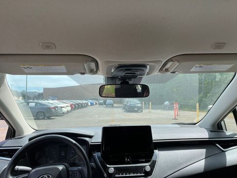 Used 2025 Toyota Corolla LE image 31