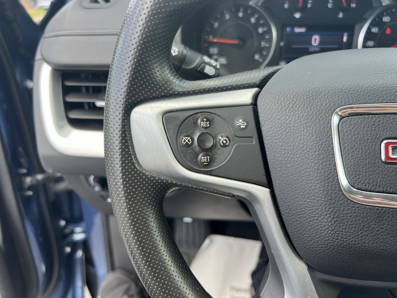 Used 2024 GMC Terrain SLE w/ Driver Convenience Package AWD/4WD image 19