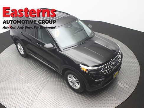 Used 2023 Ford Explorer XLT w/ Equipment Group 202A AWD/4WD image 3