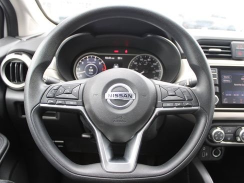 Used 2022 Nissan Versa SV w/ Trunk Package image 12