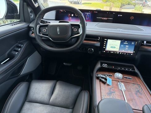 New 2026 Lincoln Navigator Black Label AWD/4WD image 25