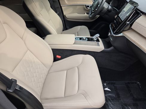 New 2025 Volvo XC90 B6 Core w/ Protection Package Premier image 21